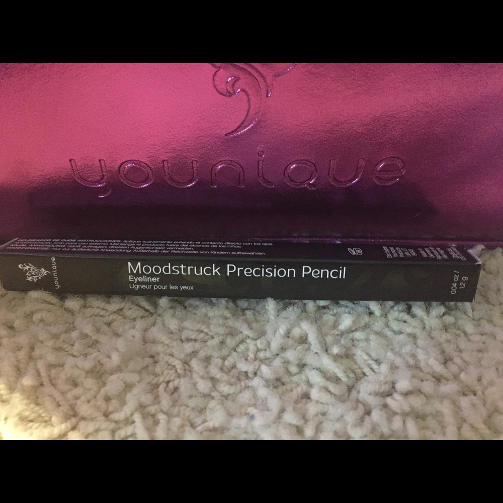 Younique eye liner ( perfect)